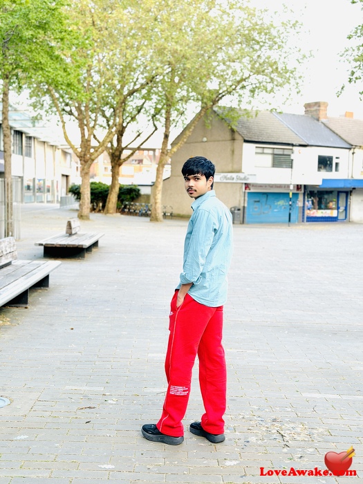 Dipanshu0001 UK Man from Highworth