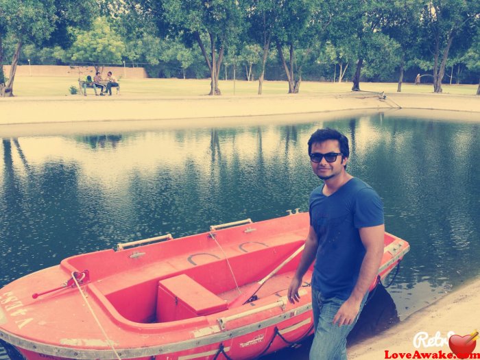 shexi Pakistani Man from Karachi