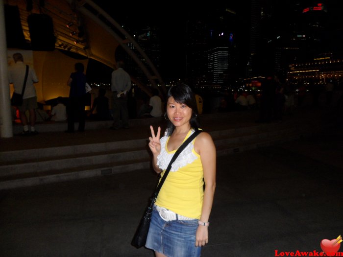 tuliplim Singapore Woman from Singapore