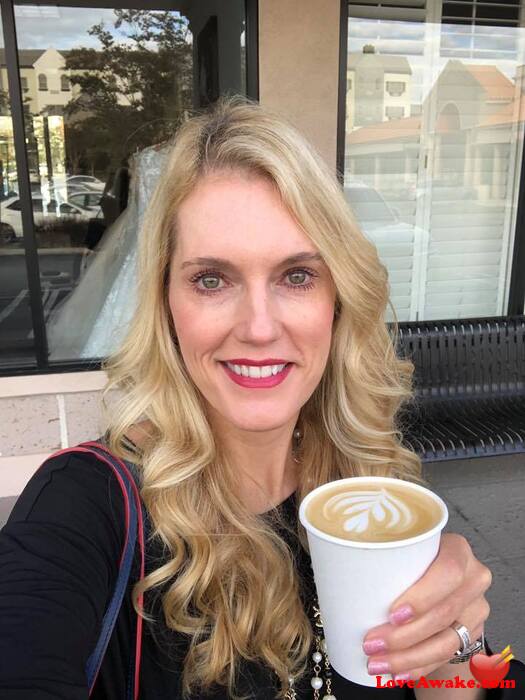 lovingangie American Woman from Arlington Heights