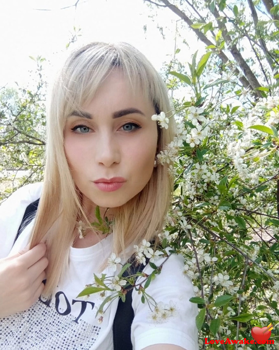 Kathy8888 French Woman from Paris