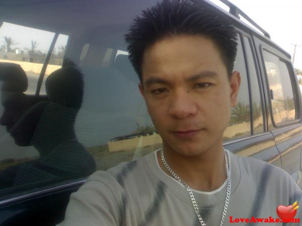 majicube1 Filipina Man from Cavite, Luzon