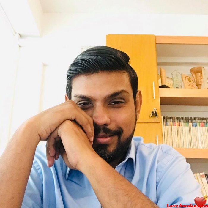 xaineexo Pakistani Man from Karachi