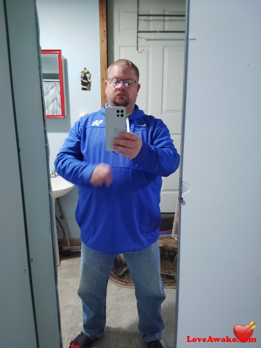 Chris8572 American Man from Maysville