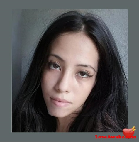 Whitebunny Venezuelan Woman from Caracas