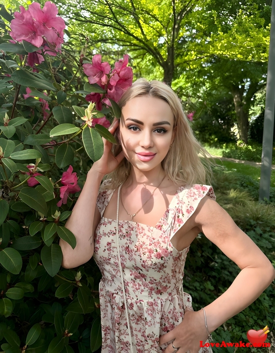 Jul11a Ukrainian Woman from Kiev