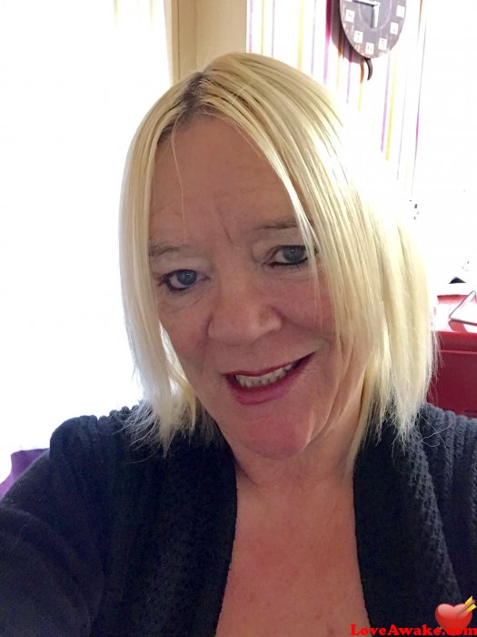 Ilovecats62 UK Woman from Yeovil