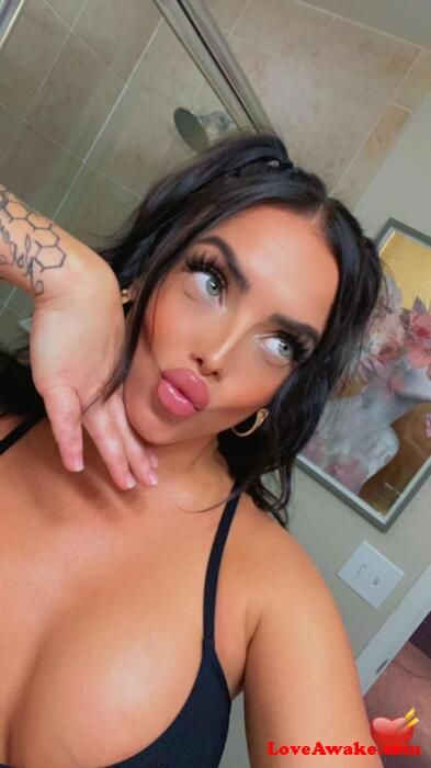 Destinykidd American Woman from Lakeville