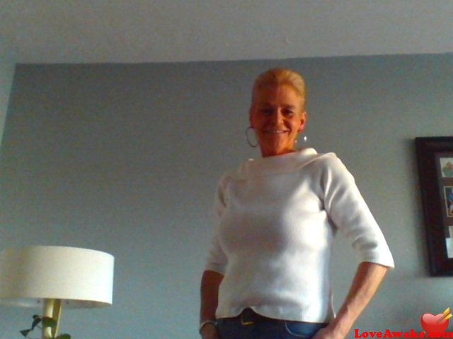 diana54 Canadian Woman from Kitchener