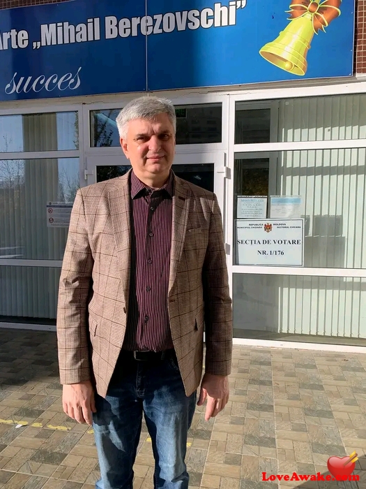 A7B9C3D2 Romanian Man from Iasi