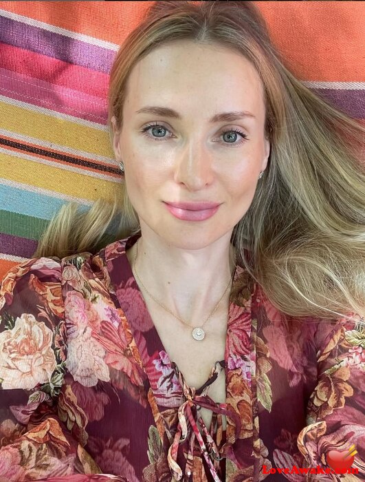 Annie01l American Woman from San Francisco