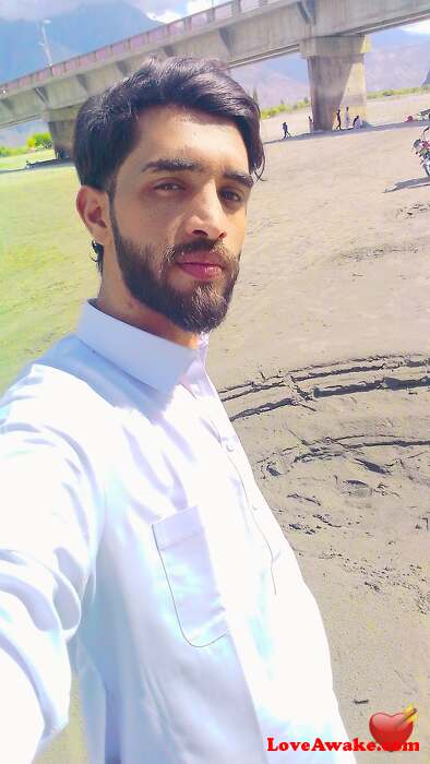Lap88q5m-z4- Pakistani Man from Skardu