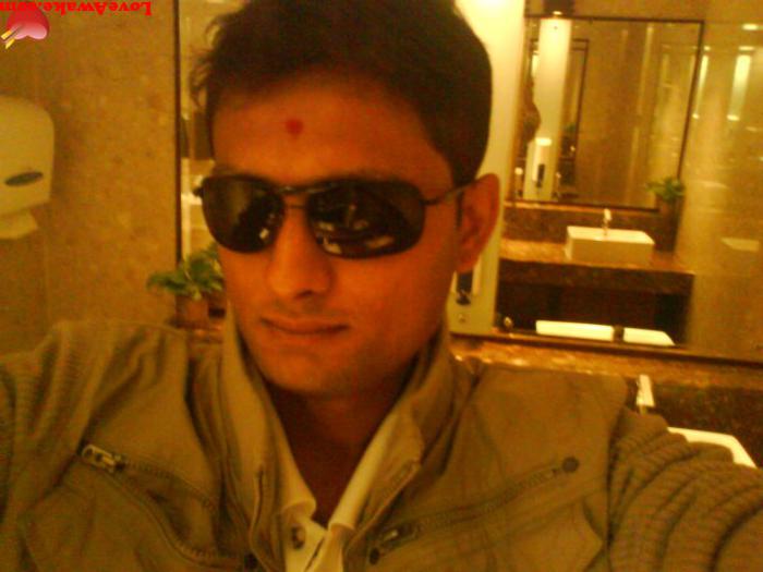 BHALOTOM Indian Man from Baroda
