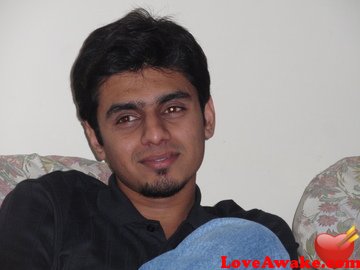 leeoo Pakistani Man from Karachi