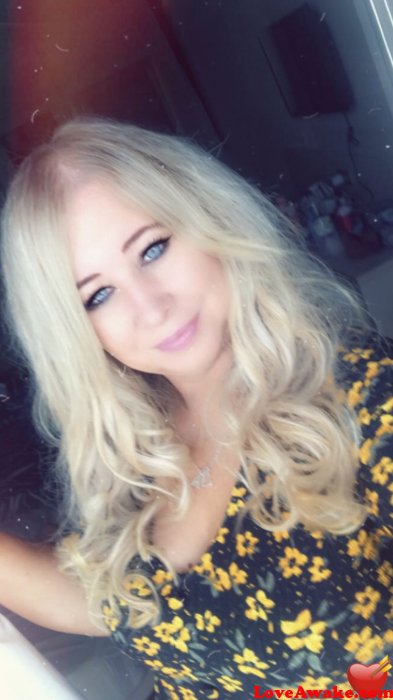 Mandylou42 UK Woman from Kettering