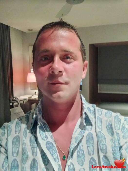 Azlan9931234 UK Man from Reading