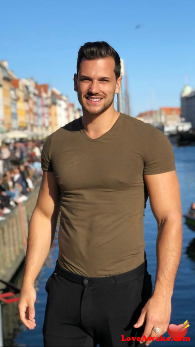 Nikziv UK Man from London