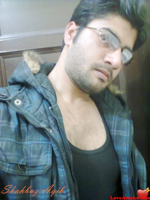 S001 Pakistani Man from Sialkot
