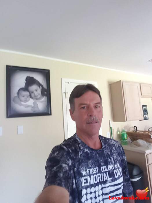 Lee24700 American Man from Stafford