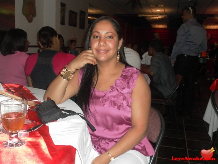 D00088 American Woman from Helotes