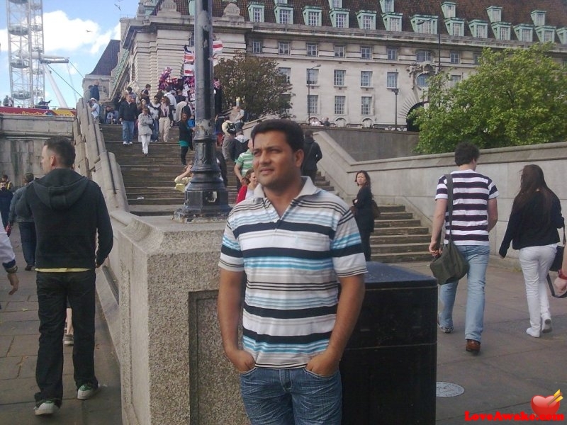 viyaz UK Man from London