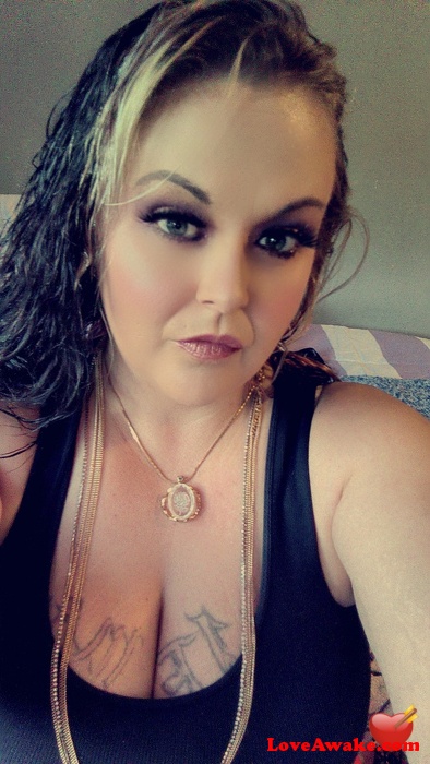 Katiegrneyes American Woman from Des Moines
