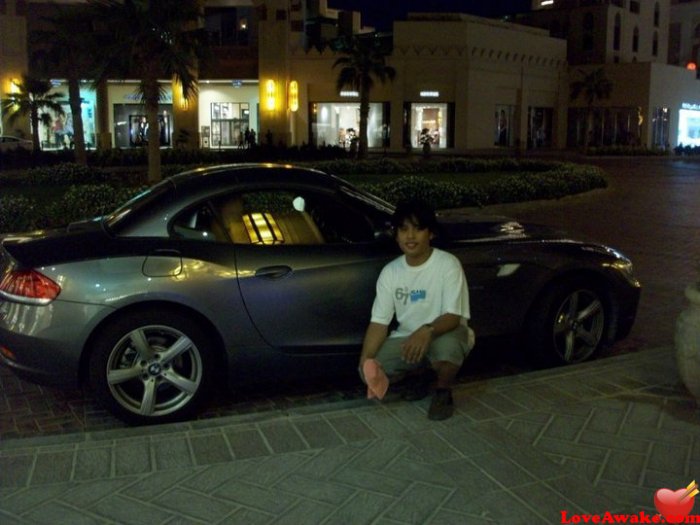 jho03 Qatari Man from Doha
