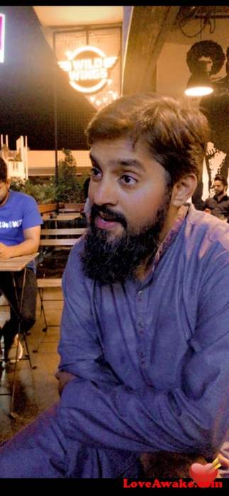 Yahyaeve Pakistani Man from Karachi