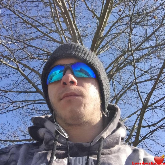 EthanMunchez Canadian Man from Kitchener