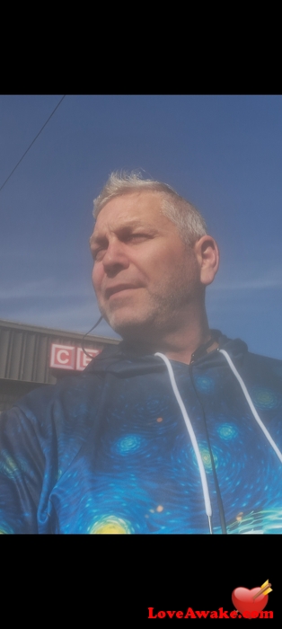 Crav3nM-hed Canadian Man from Niagara Falls
