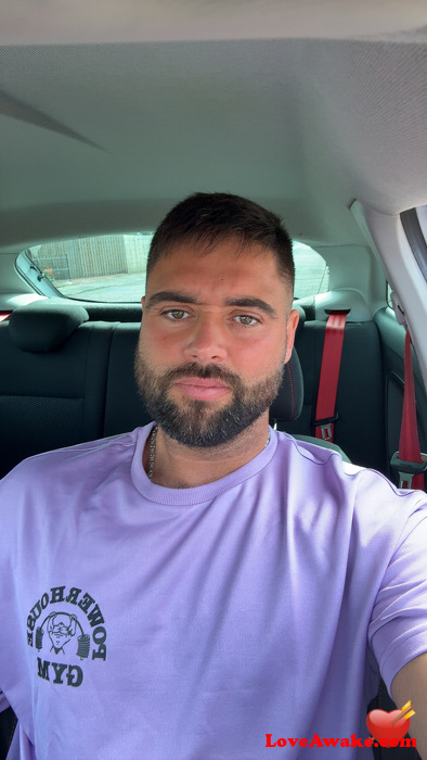 bigitalian1689 UK Man from Law