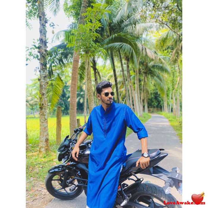 Aaruviesta Bangladeshi Man from Dhaka