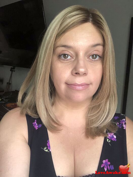 LeonorRT New Zealand Woman from Wellington
