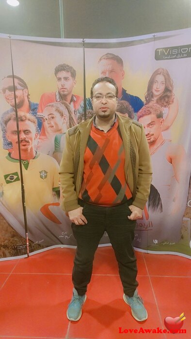 Noon777 Egyptian Man from Cairo = El Qahira (= Cairo)