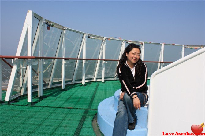 coolding Chinese Woman from Zhengzhou
