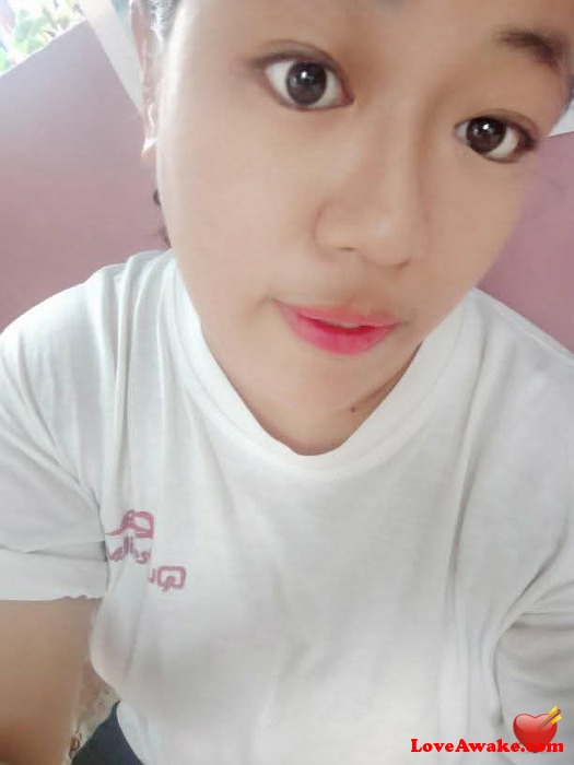 Mecmec Filipina Woman from Cavite, Luzon