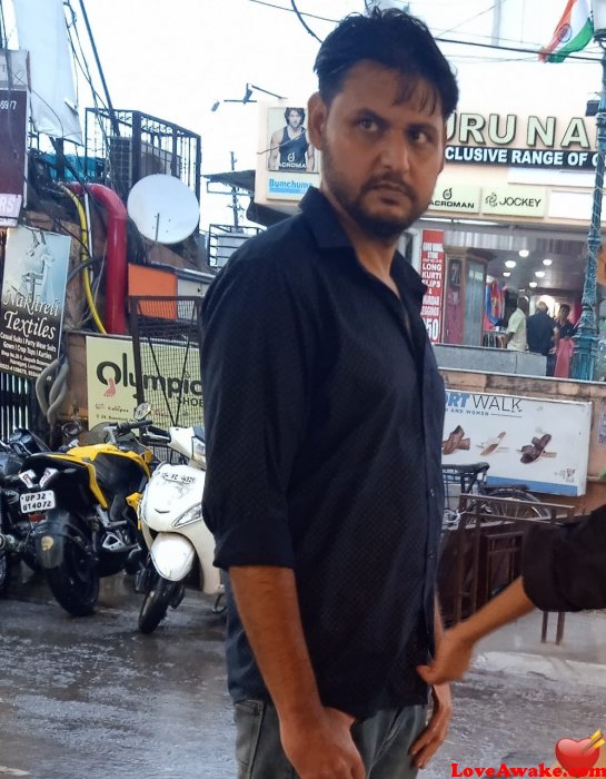 M4N1 Indian Man from Lucknow