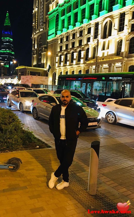 Kanada2025 Egyptian Man from 10th of Ramadan City