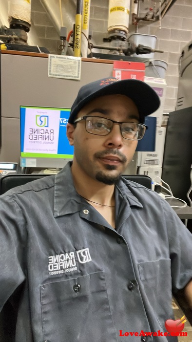 Nanu262 American Man from Racine