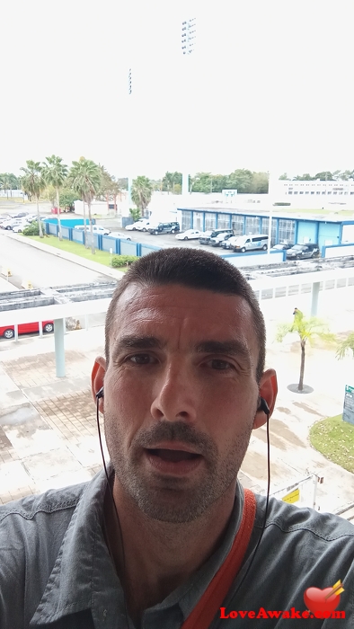 Ashtonga Puerto Rican Man from Guaynabo