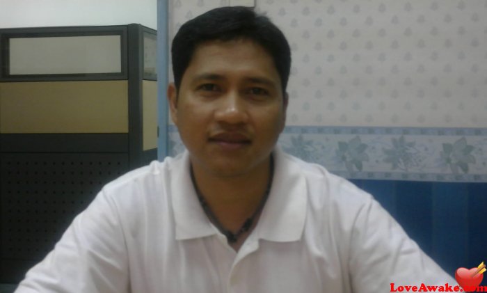 Bhoggs Filipina Man from Manila