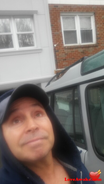 bobbyv755 American Man from Lansing